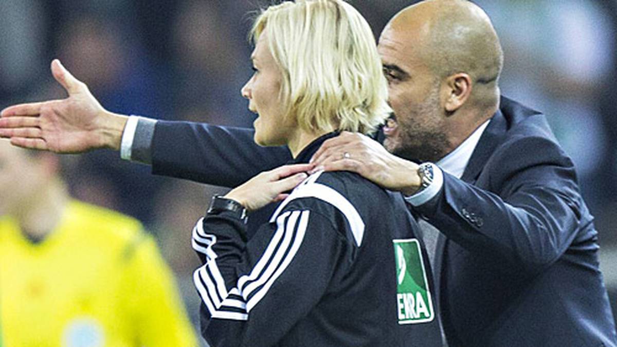 2014 bekam sie es mit Ex-Bayern-Coach Pep Guardiola zu tun. Für ihre gelassene Reaktion auf die Kuschel-Attacke des Startrainers erhielt sie viel Lob
