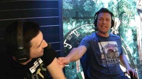 Darts-Experte Robert Marijanovic kann es kaum fassen, wie beeindruckend Gabriel Clemens den ehemaligen Weltmeister Gerwyn Price ausschaltet. SPORT1-Kommentator Basti Schwele hilft nach.