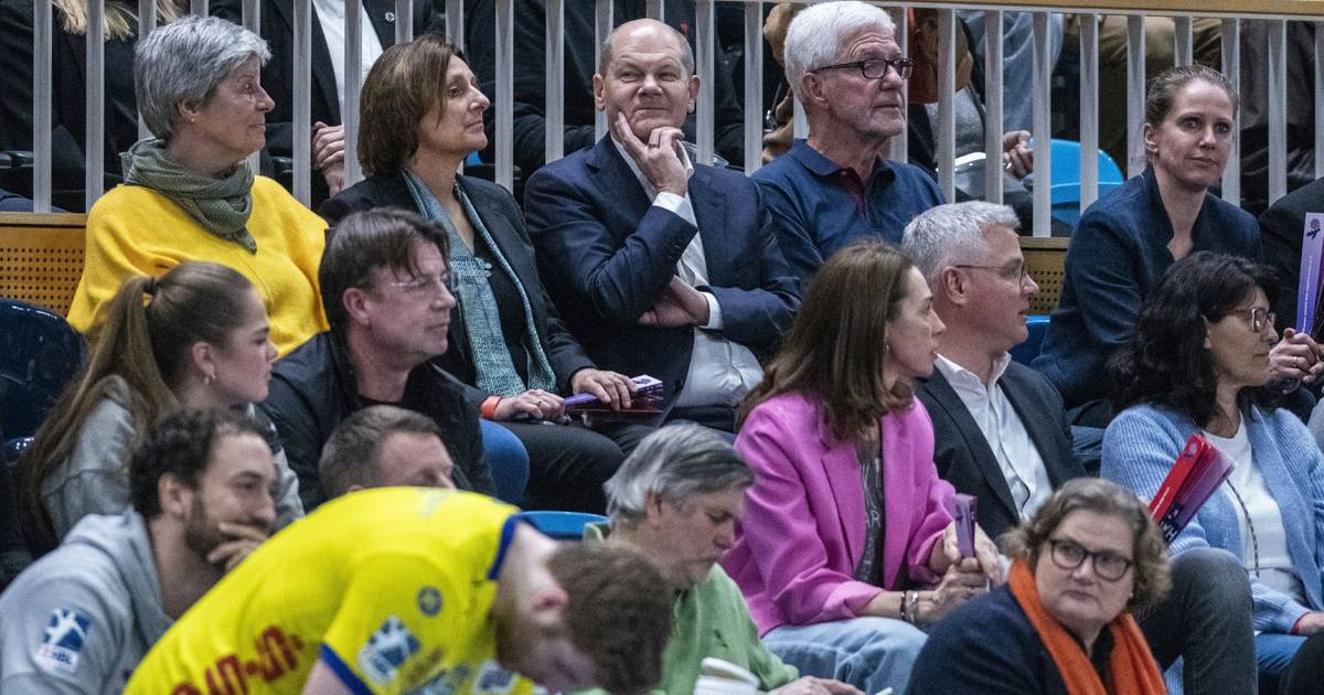 Handball-EM 2024: Bundeskanzler Scholz von Fans ausgebuht