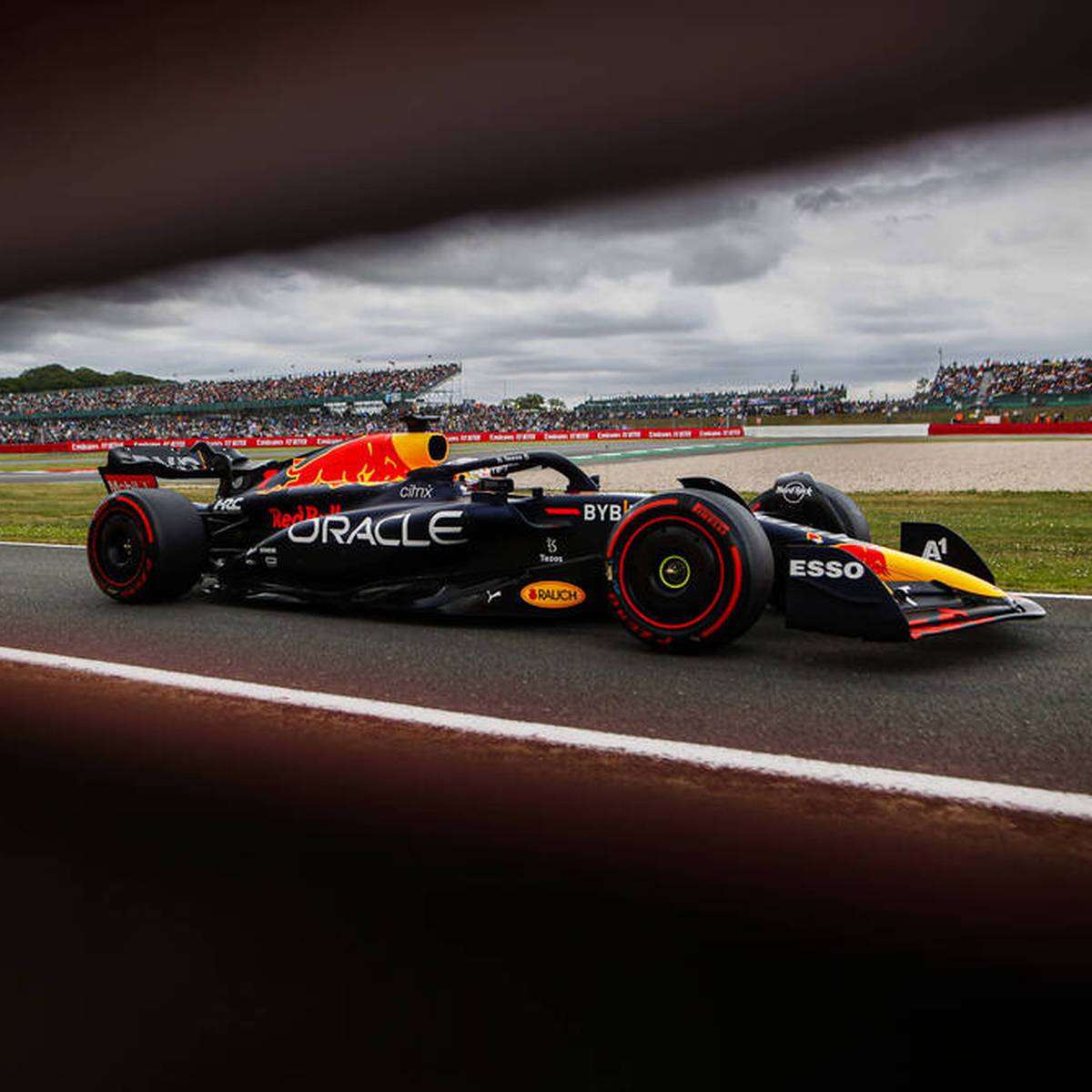 Formel-1-Weltmeister Max Verstappen geht als großer Favorit in das Qualifying zum Großen Preis von Großbritannien.