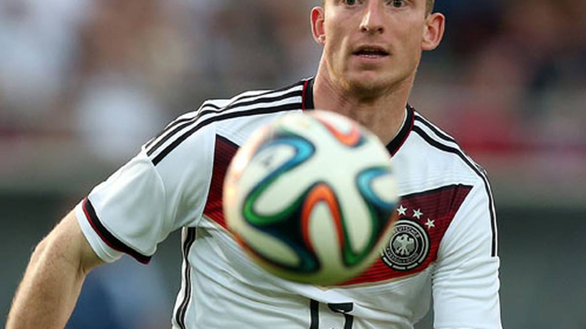 MAXIMILIAN ARNOLD: Mit Wolfsburg fast abgestiegen - bald bei einem neuen Klub? Berichten zufolge möchte Gladbach den 23-Jährigen als Dahoud-Nachfolger verpflichten. Dort träfe er seinen alten Trainer Dieter Hecking wieder. Auch Leipzig gilt weiterhin als interessiert