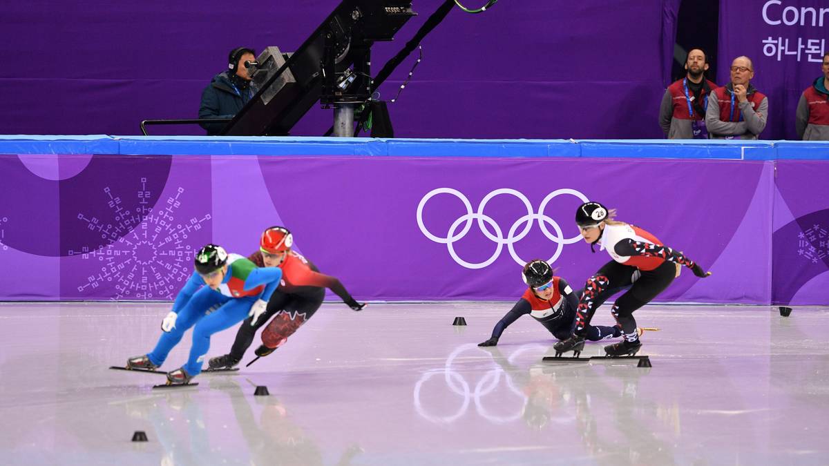 Im Viertelfinale wird es dramatisch: Zunächst begeht die Italienerin Arianna Fontana (l.) einen Fehlstart