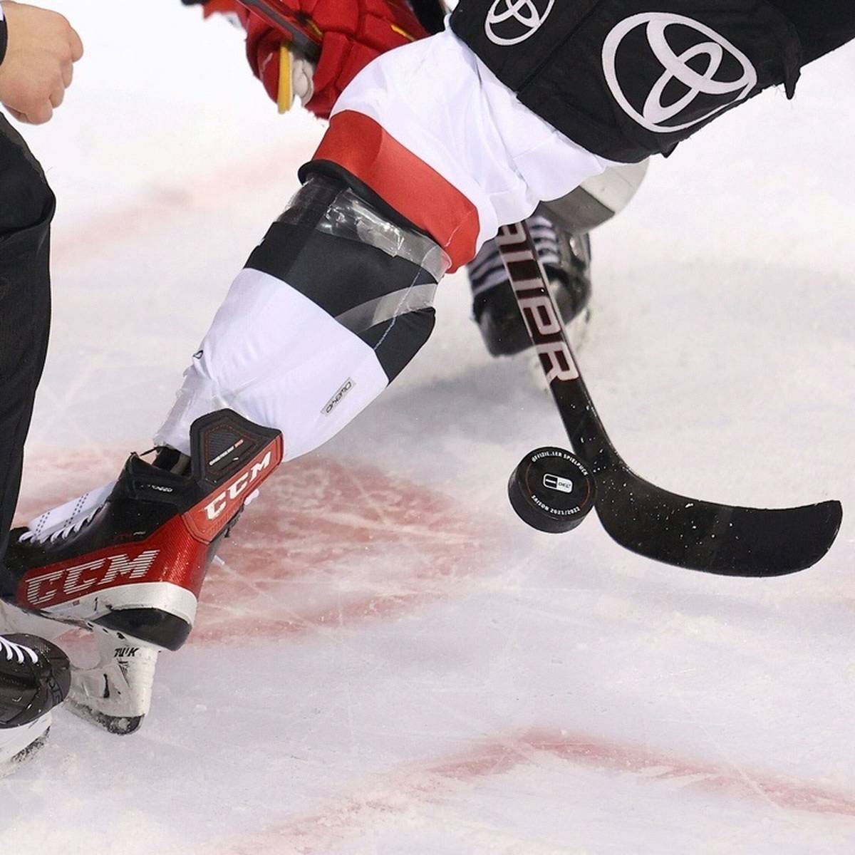 Die Kölner Haie aus der Deutschen Eishockey Liga (DEL) haben sich im Angriff mit dem Kanadier Nick Baptiste verstärkt.