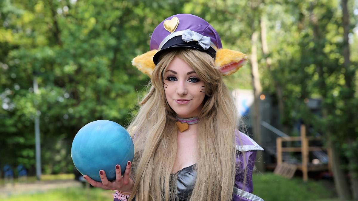 Popstar Ahri besuchte die EU LCS zum Auftakt des Summer Splits