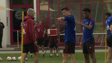 Erstes öffentliches Bayern-Training nach der peinlichen 1:3-Niederlage am Samstag bei Mainz 05. Die Stars zeigten im Training ein anderes Gesicht. 