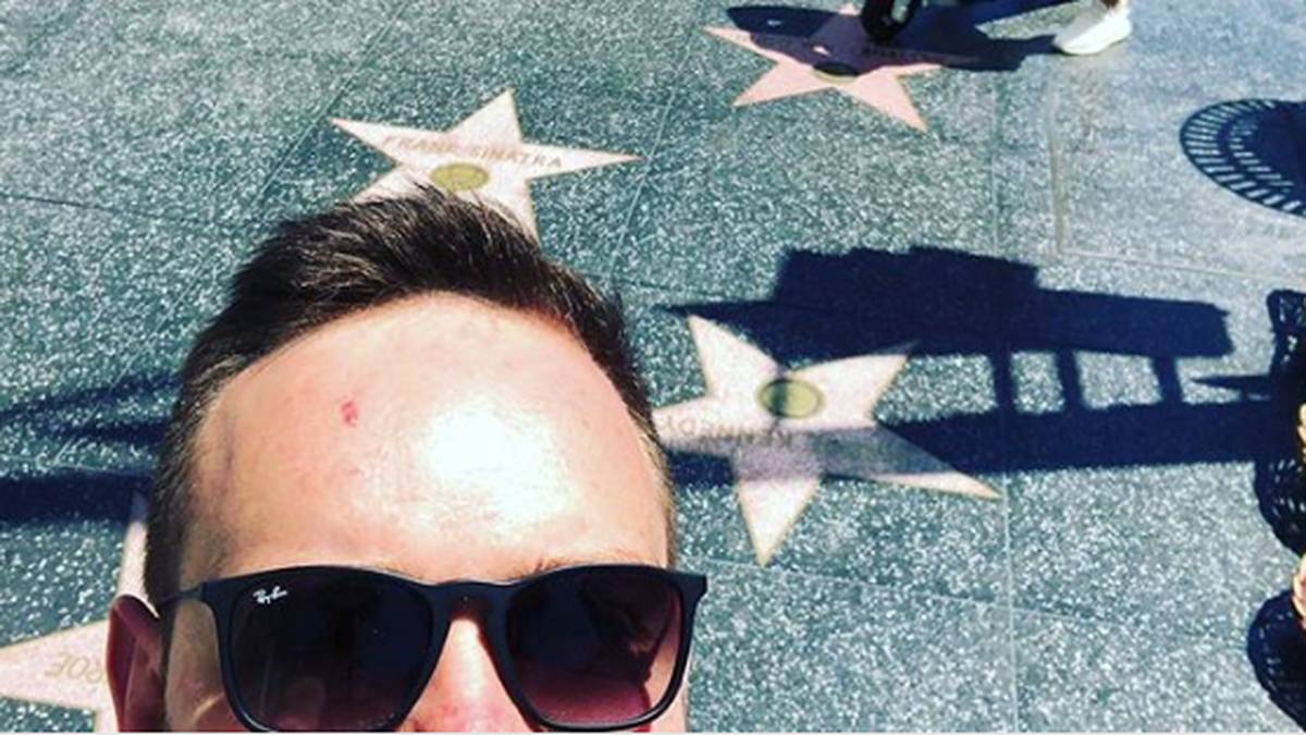 Liverpool-Kapitän und Champions League-Sieger Jordan Henderson zeigt sich mit Freunden auf dem Walk of Fame in Los Angeles. Via Elektroroller düsen Hendo und seine Kumpels durch die Stadt der Reichen und Schönen