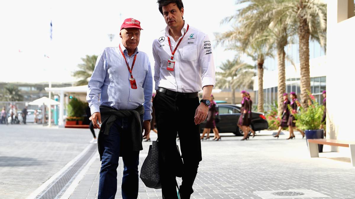 Mercedes-Motorsportchef Toto Wolff und Aufsichtsrat Niki Lauda können mit zwei Autos in Startreihe eins wieder einmal hochzufrieden sein