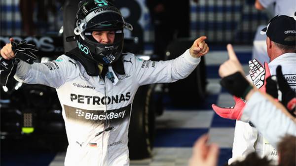 16. März: Traditionell startet die Saison in Melbourne. Mercedes-Pilot Nico Rosberg erwischt in Australien einen Start nach Maß und fährt seinen vierten Grand-Prix-Sieg ein. Red Bull erlebt ein Horror-Wochenende. Sebastian Vettel scheidet aus, Daniel Ricciardo verliert wegen zu hoher Benzin-Durchflussmenge nachträglich seinen zweiten Platz