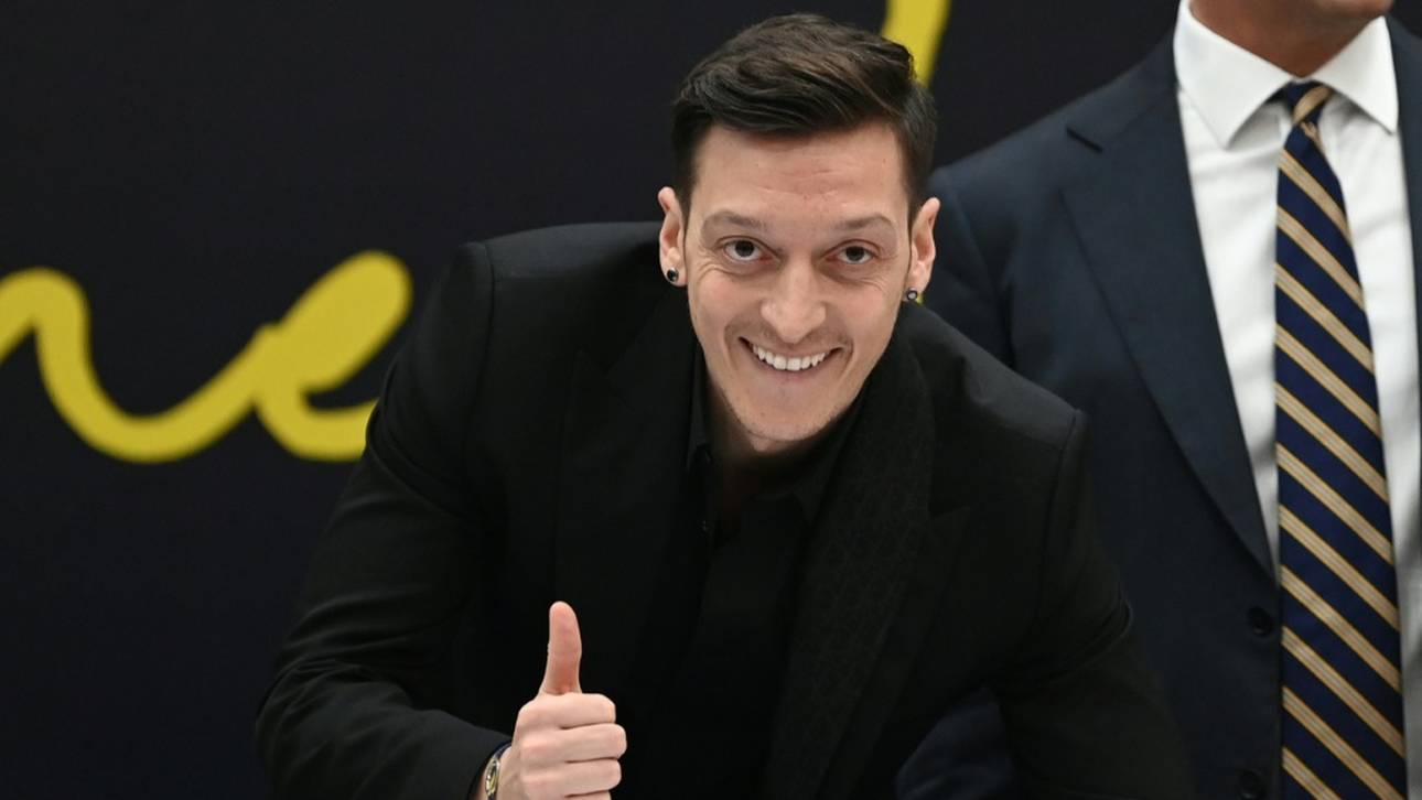 Joker Özil feiert glücklichen Sieg bei Fener-Debüt