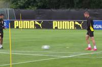 Nuri Sahin und Lukasz Piszczek haben im Rahmen des BVB-Trainingslagers in Bad Ragaz in der Schweiz vor einer Trainingseinheit gezeigt, dass sie es noch drauf haben am Ball