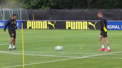 Nuri Sahin und Lukasz Piszczek haben im Rahmen des BVB-Trainingslagers in Bad Ragaz in der Schweiz vor einer Trainingseinheit gezeigt, dass sie es noch drauf haben am Ball