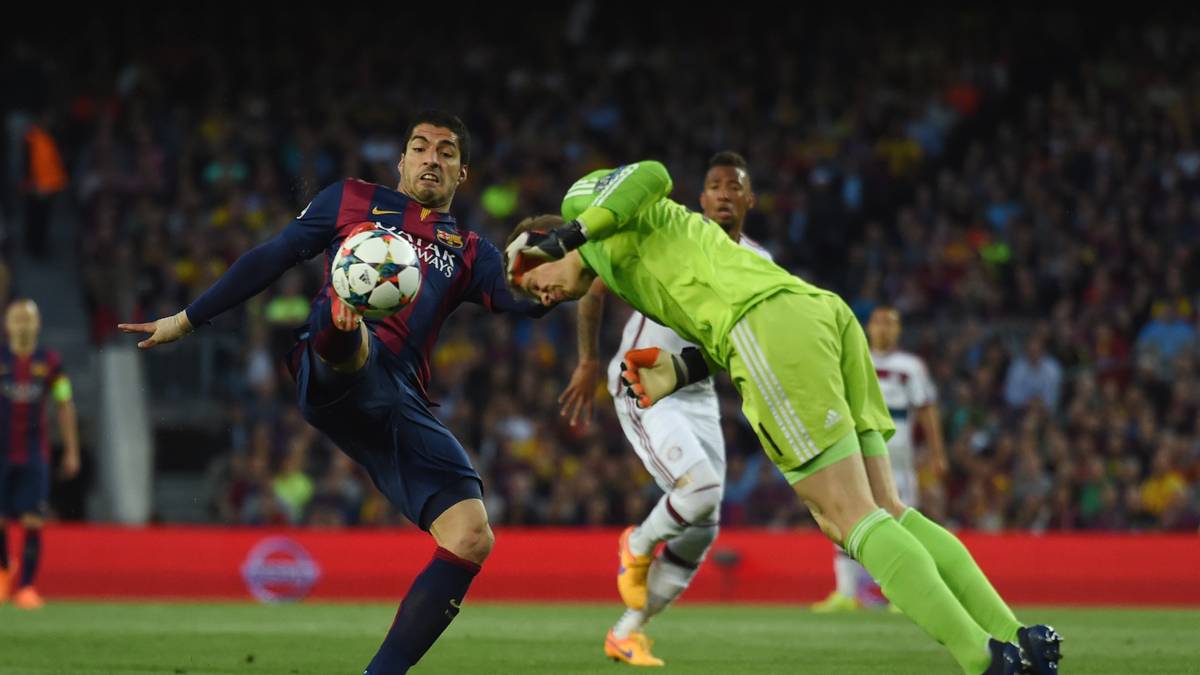 Von Anfang an voll unter Beschuss steht Manuel Neuer. Doch der Nationaltorwart zeigt einmal mehr, warum er als der beste Torwart der Welt gilt. Zunächst klärt er per Kopf gegen Suarez