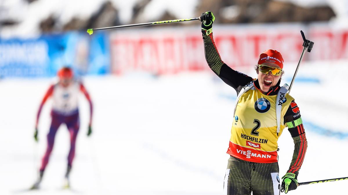 Insgesamt konnte Dahlmeier bereits sieben Goldmedaillen, drei Silbermedaillen und drei Bronzemedaillen bei Weltmeisterschaften holen. Bei der Biathlon-WM in Östersund hat sie nun die Chance den Sprung in die Top 10 der ewigen Bestenliste zu schaffen. Doch den ersten Wettbewerb, die Mixed-Staffel, muss sie gesundheitsbedingt absagen.