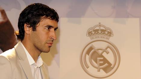 Real Madrid's forward Raul Gonzalez atte