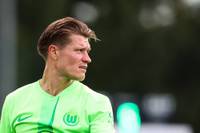 Wolfsburg-Profi Kevin Behrens sorgt mit homophoben Äußerungen für Wirbel. Sein Verein verzichtet auf drastischere Konsequenzen - zu Recht?