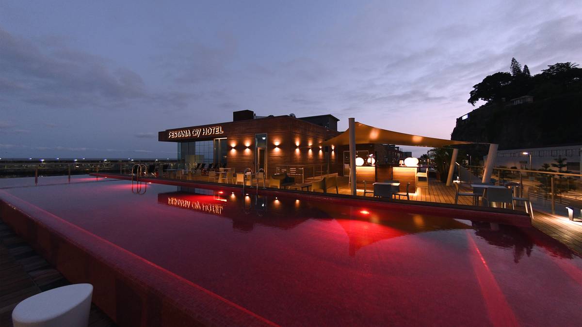 Doch damit nicht genug: Auch in seiner Geburtsstadt Funchal auf der Insel Madeira gibt es jetzt ein CR7-Hotel. Zwei weitere sollen folgen. SPORT1 zeigt, wie es im Inneren der Unterkünfte im CR7-Stil aussieht