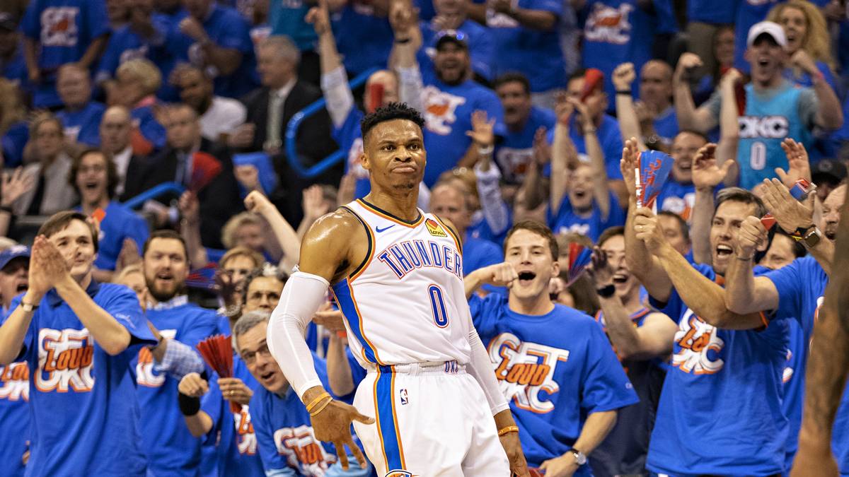 Deswegen gehen die Rockets in diesem Sommer volles Risiko. Russell Westbrook wurde per Mega-Trade von den Oklahoma City Thunder nach Texas gelotst und ist dort wieder mit Harden vereint. Im Gegenzug gab man Paul ab