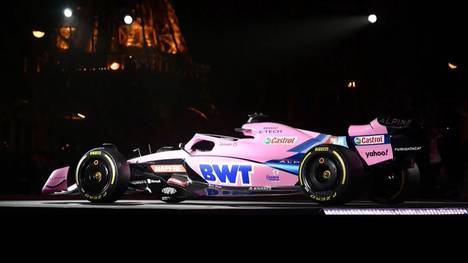 Der Rennstall Alpine präsentiert sein neues Auto für die Formel-1-Saison 2022. Mit dem neuen Partner BWT kommt auch die pinke Lackierung wieder zurück in den Motorsport. 