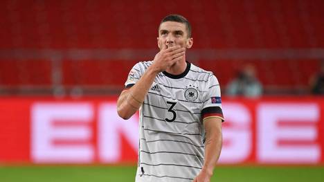 Robin Gosens liefert gegen Spanien ein gutes Debüt als Neu-Nationalspieler ab. Nach dem Spiel offenbart er allerdings Unkenntnis in Sachen Regelkunde.