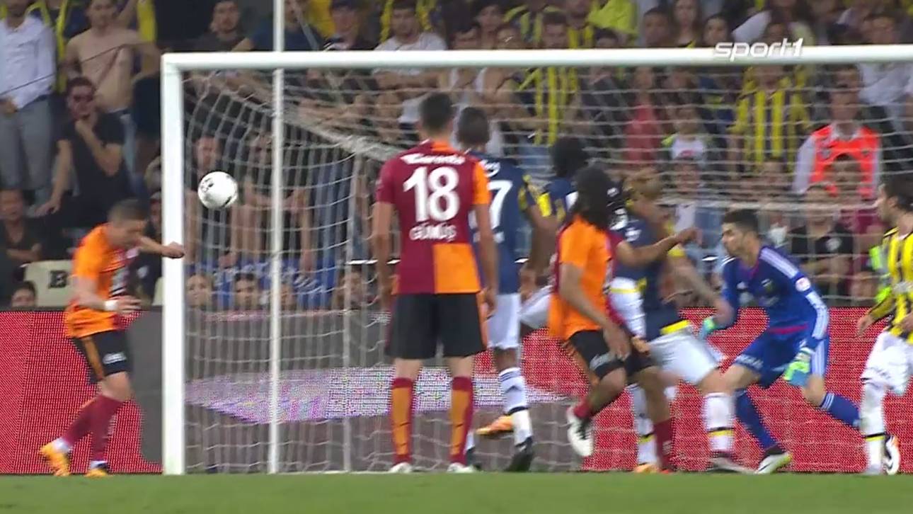 Podolski köpft Gala zum Pokal-Triumph