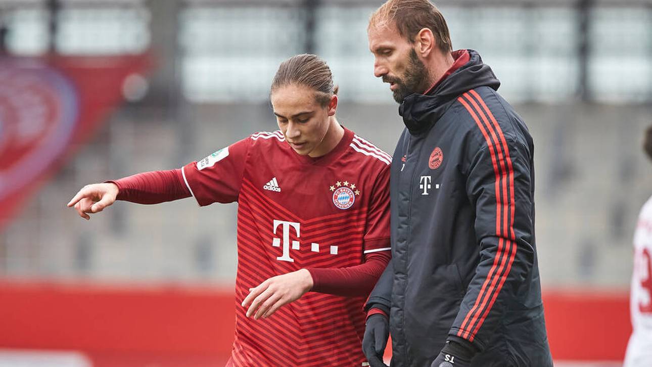 Kenan Yildiz zu U17-Zeiten mit Torwart-Trainer Tom Starke