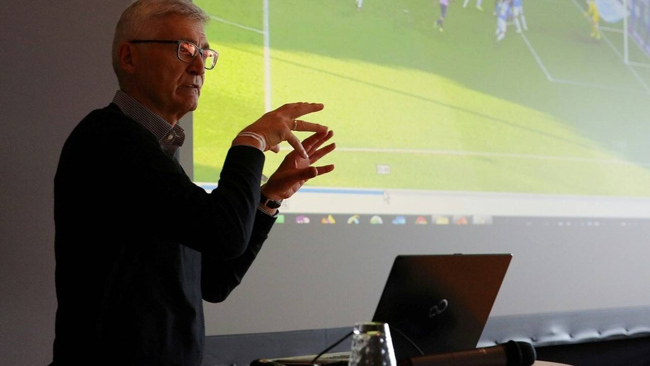 Schiri-Boss: Einsatz von Ex-Profis „Thema“