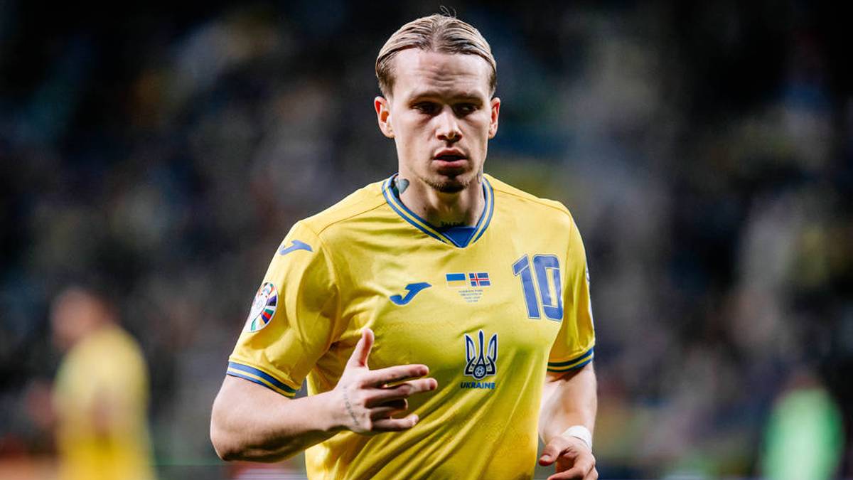 Ukraine (Heim) - Ausrüster: Joma - Die Ukraine um Chelsea-Star Mudryk läuft traditionell in gelben Trikots auf. 