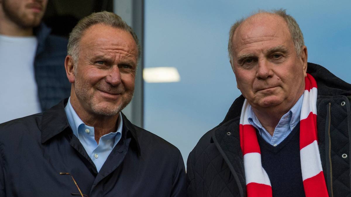 ULI HOENEß / KARL-HEINZ RUMMENIGGE: Auch Präsident Hoeneß (r.) und Vorstands-Boss Rummenigge blieben den Bayern nach der Spielerkarriere treu. Hoeneß, der seine Laufbahn früh beenden musste, wurde mit 27 Jahren Bayern-Manager. Rummenigge nach seiner Karriere zunächst Vizepräsident, bevor er 2002 den Posten des Vorstandschefs übernahm