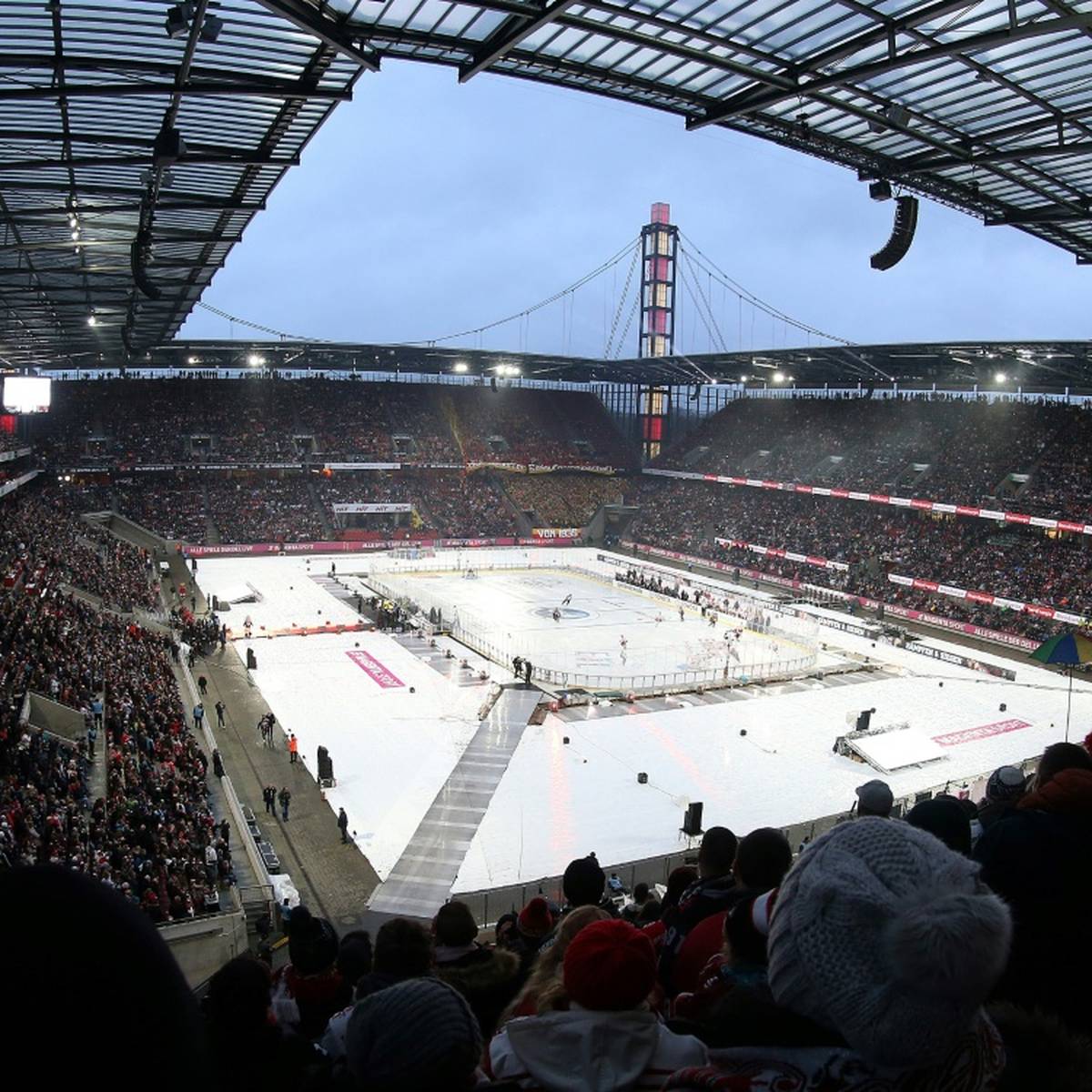 Die Kölner Haie treten in der kommenden Saison der Deutschen Eishockey Liga (DEL) gleich dreimal unter freiem Himmel an.