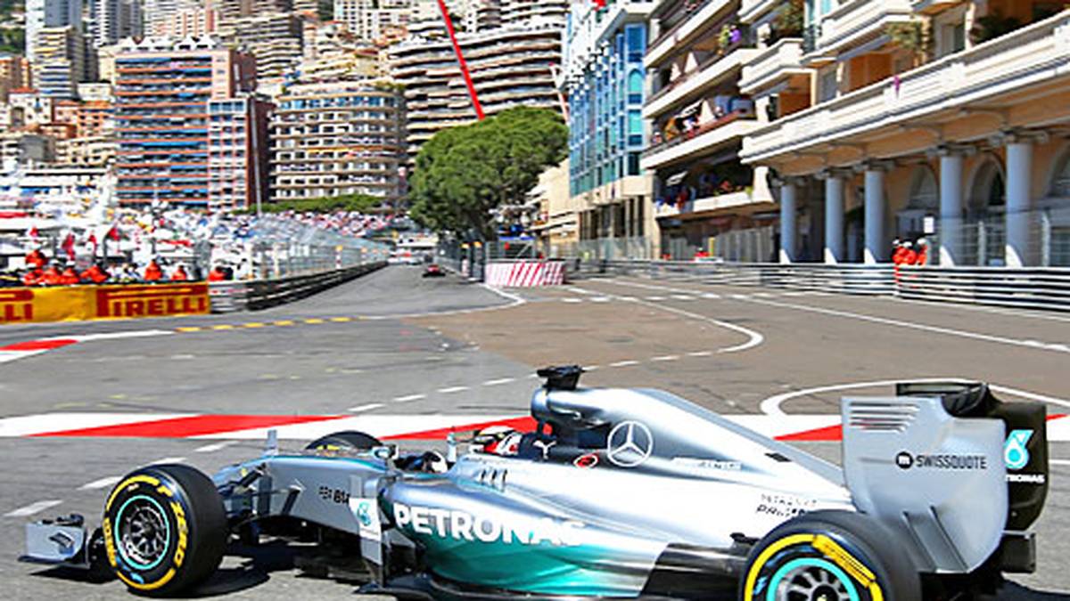 24. Mai: Nachdem Hamilton auch in Barcelona triumphiert, steht Rosberg gehörig unter Druck. Im Qualifying in Monaco wird das teaminterne Duell erstmals hitziger. Rosberg liegt kurz vor Ende auf Platz eins und absolviert wie Hamilton seine letzte Runde. Dessen Zwischenzeiten deuten darauf hin, dass er den Deutschen womöglich noch unterbieten würde?
