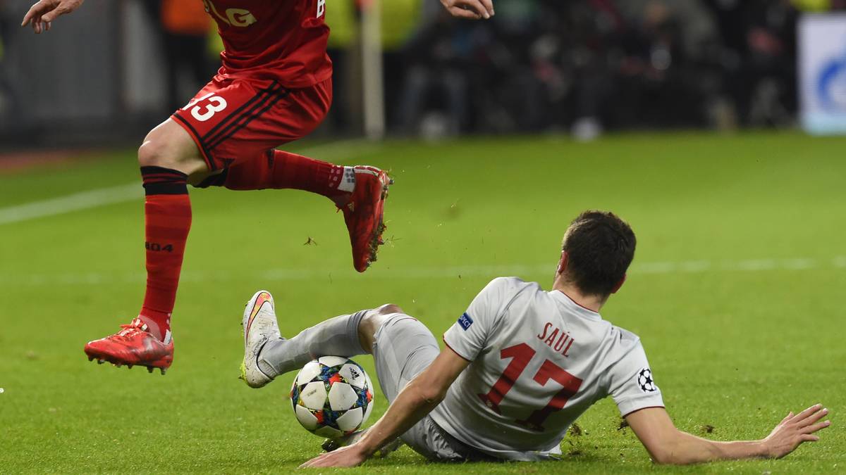 Stand etwas überraschend in der Anfangsformation. Solider Auftritt. Sorgte mit dafür, dass die gefürchtete Offensive der Gäste kaum zum Zug kam. SPORT1-Note: 3