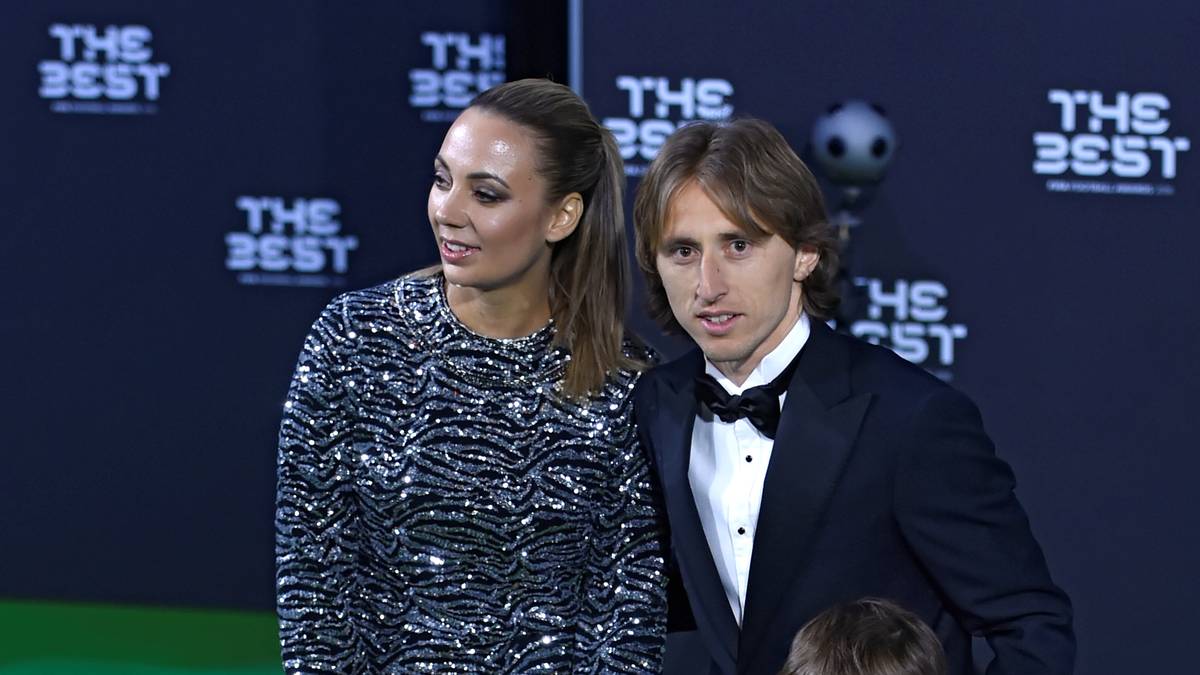 Real Madrids Champions-League-Sieger Luka Modric (r.) ist sogar mit der gesamten Familie angereist...