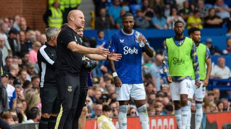 Sean Dyche a(l. mit Ashley Young) ist seinen Job beim FC Everton los