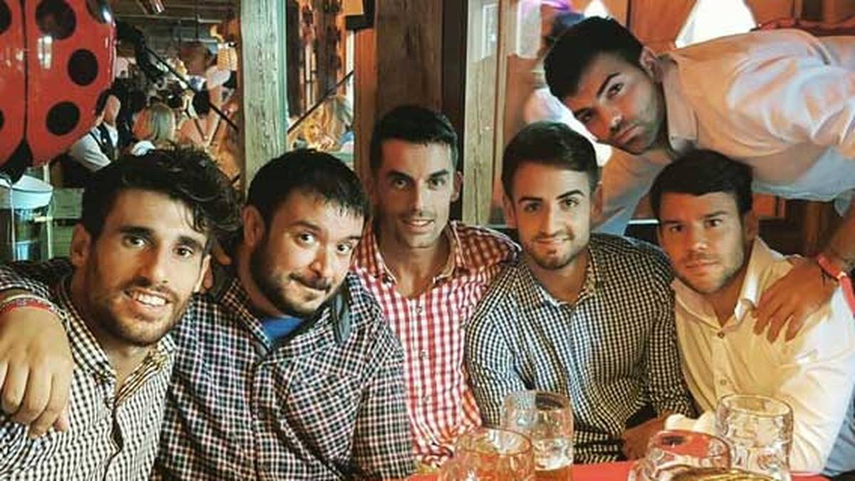 Zum Abschluss nochmal ein Gruppenbild mit Bernat und Javi Martinez