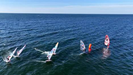 Der Windsurf World Cup steigt wieder an den Stränden der Nordsee. Mit Fabian Wolf konnten die deutschen Windsurfer schon einen Erfolg verbuchen. 