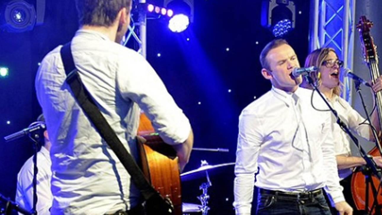 Irre Gesangsnummer von Rooney