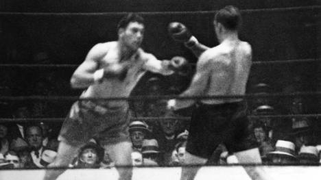Max Schmeling (l.) wurde 1930 zum Schwergewichts-Weltmeister erklärt