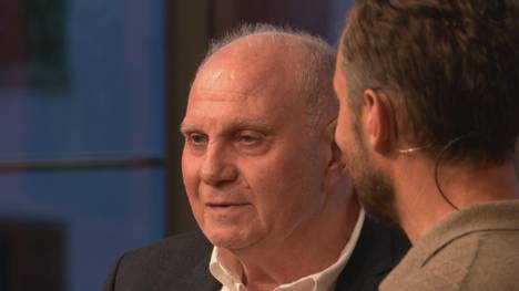Ehrenpräsident des FC Bayern München, Uli Hoeneß, sprach bei der Veröffentlichung von Giulia Gwinns Buch über seine Rolle für die Bayern.