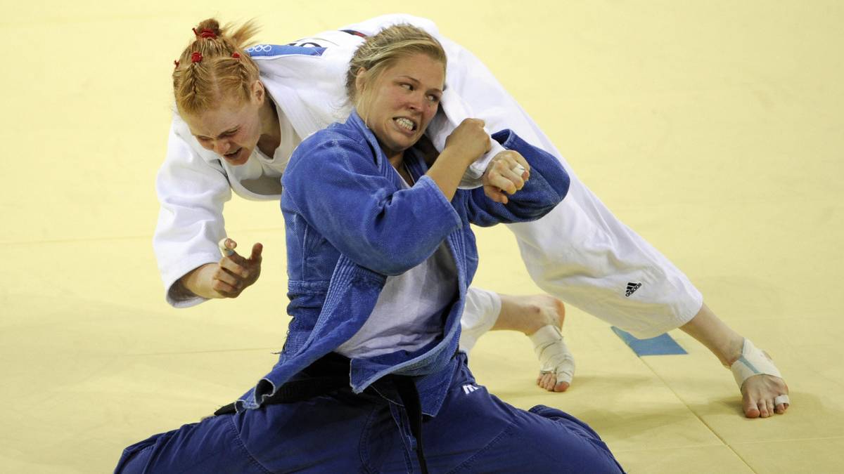 United States Ronda Rousey (blue) and Ge