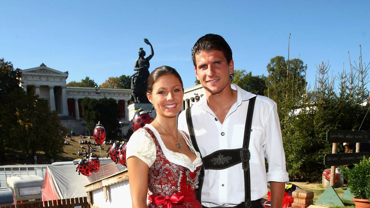 Zwei Jahre zuvor zieht es Mario Gomez vom Ländle in die bayerische Metropole. Der Stürmer ist später Mitglied der "Gärtnerplatz-Gang" um Bastian Schweinsteiger und Holger Badstuber, verlässt den Verein nach dem Triple 2013 aber in Richtung Italien 