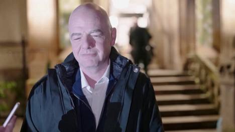 Die mögliche Einführung einer Blauen Karte im Fußball sorgte zuletzt für Schlagzeilen. Nun äußert sich FIFA-Boss Gianni Infantino zur potenziellen Regel-Revolution.