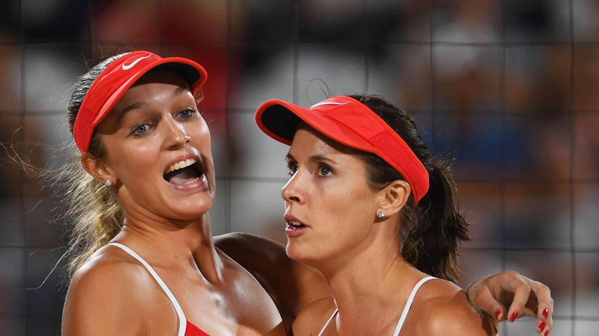 Isabelle Forrer und Anouk Verge-Depre kämpfen um jeden Punkt ....