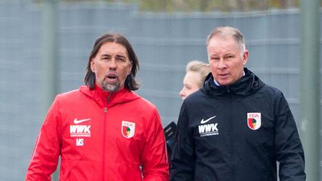 Martin Schmidt (l.) ist beim FC Augsburg Geschichte - verkündet Manager Stefan Reuter (r.) heute Heiko Herrlich als Nachfolger? 
