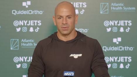 NFL-Trainer Robert Saleh hat sich auf einer Pressekonferenz jetzt zu seinem Team New York Jets geäußert. Für ihn sei es eine "coole Gruppe mit jungen Spielern, die sich immer Rat einholen".
