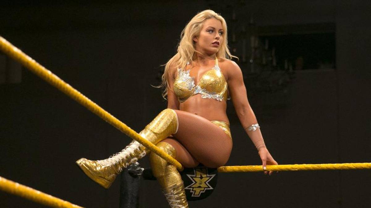 Die aus New York stammende Rose bewarb sich - wie Deville - bei der Castingshow "Tough Enough" für eine WWE-Karriere, gewann zwar nicht, verdiente sich aber trotzdem einen Vertrag