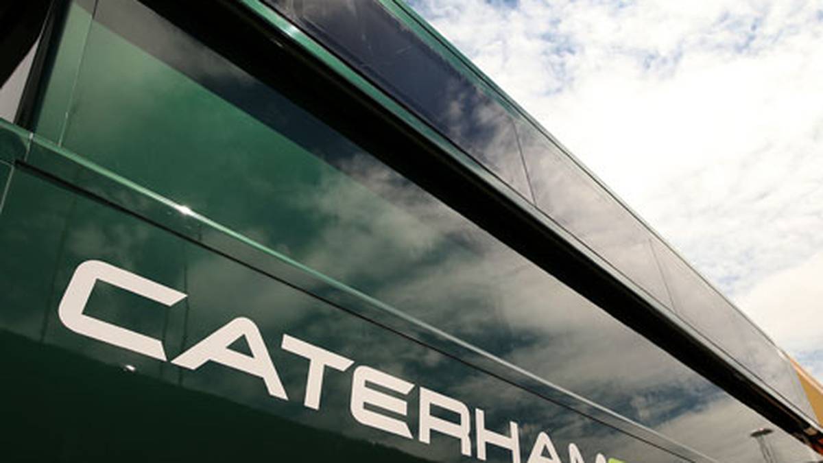 02. Juli: Der Beginn der Posse um Caterham: Zuerst wird der Rennstall von Tony Fernandes an das Konsortium Engavest verkauft. Dann aber doch nicht. Fernandes behauptet, er hätte nie Geld gesehen, Engavest will die Anteile nie erhalten haben. Fernandes bleibt Besitzer, ein Insolvenzverwalter führt jetzt das Regiment