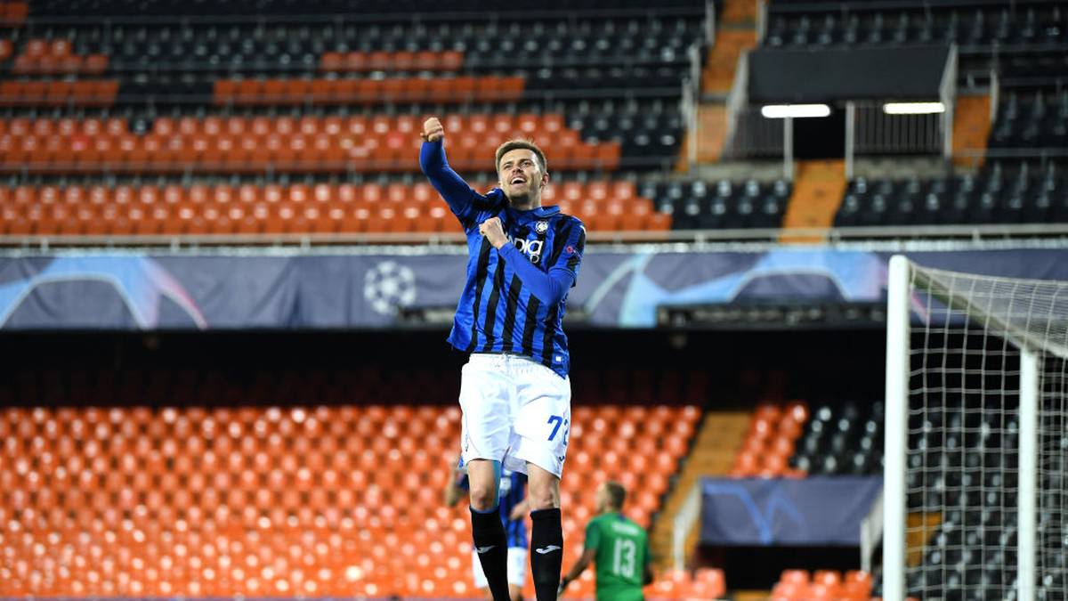 VALENCIA, SPAIN - MARCH 10: Josip Ilicic of Atalanta ceebrates after he scores his sides fourth goal during the UEFA Champions League round of 16 second leg match between Valencia CF and Atalanta at Estadio Mestalla on March 10, 2020 in Valencia, Spain. (Photo by UEFA Pool/Getty Images)