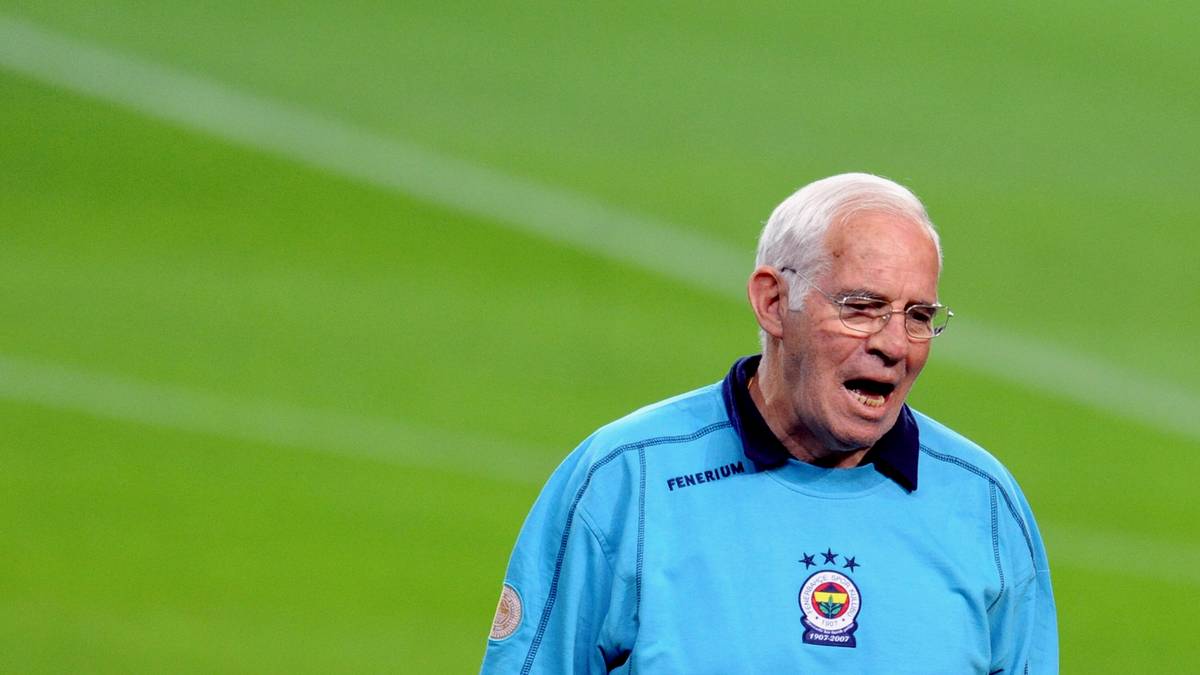 Luis Aragones (Nationaltrainer Spanien) - 69 Jahre und 336 Tage. Eine ähnliche Legende wie Heynckes. Gefühlt mit genauso vielen Stationen und Karriere-Höhepunkten. Hatte seinen größten Höhepunkt bei der EM 2008. Führte Spanien zum Titel und brachte Deutschland eine schmerzliche Niederlage bei