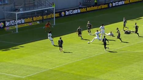 Die Highlights der Partie 1. FC Saarbrücken - FC Viktoria Köln aus der 3. Liga im Video.