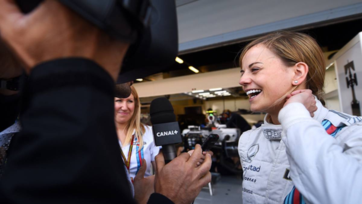 04. Juli: Nach 22 Jahren ist in Silverstone mit Susie Wolff wieder eine Frau an einem Grand-Prix-Wochenende am Start. Ihr historischer Start beim Vormittagstraining endet nach einem Motorschaden aber frühzeitig. Am Sonntag im Rennen holt sich Hamilton dann den Heimsieg, Nico Rosberg scheidet aus